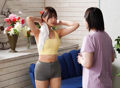 Em gái xinh đẹp tập yoga xong bị bạn tập nện