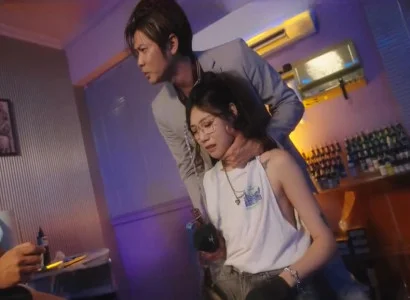 Cô gái xinh đẹp bị địt tập thể